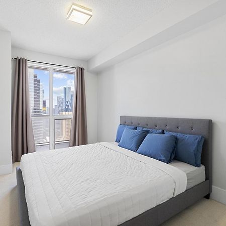 تورونتو 2Bedroom Cn Tower And Water Views - Free Parking - Rooftop Pool المظهر الخارجي الصورة