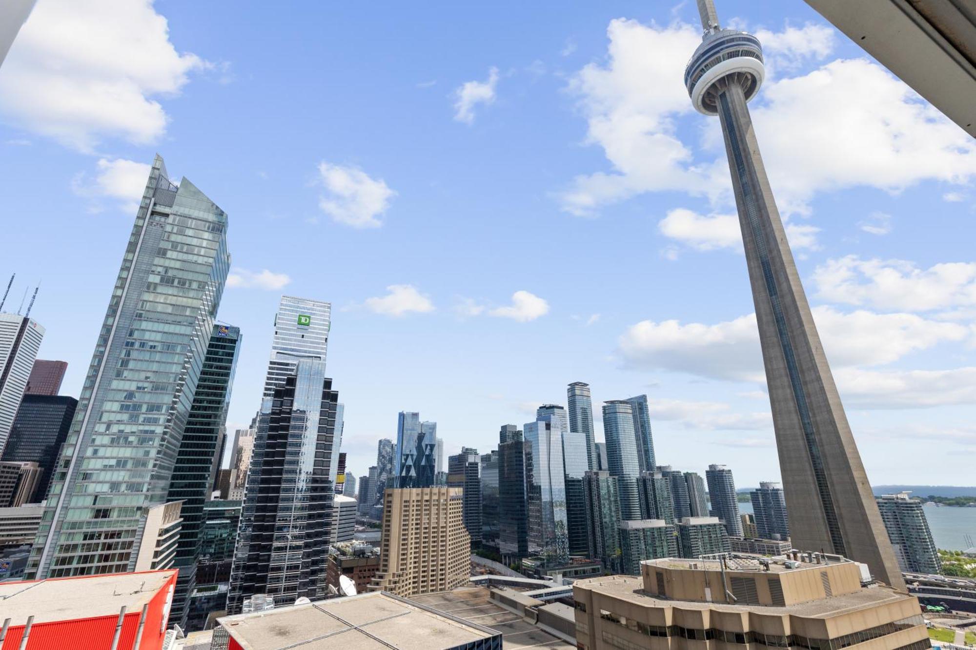 تورونتو 2Bedroom Cn Tower And Water Views - Free Parking - Rooftop Pool المظهر الخارجي الصورة