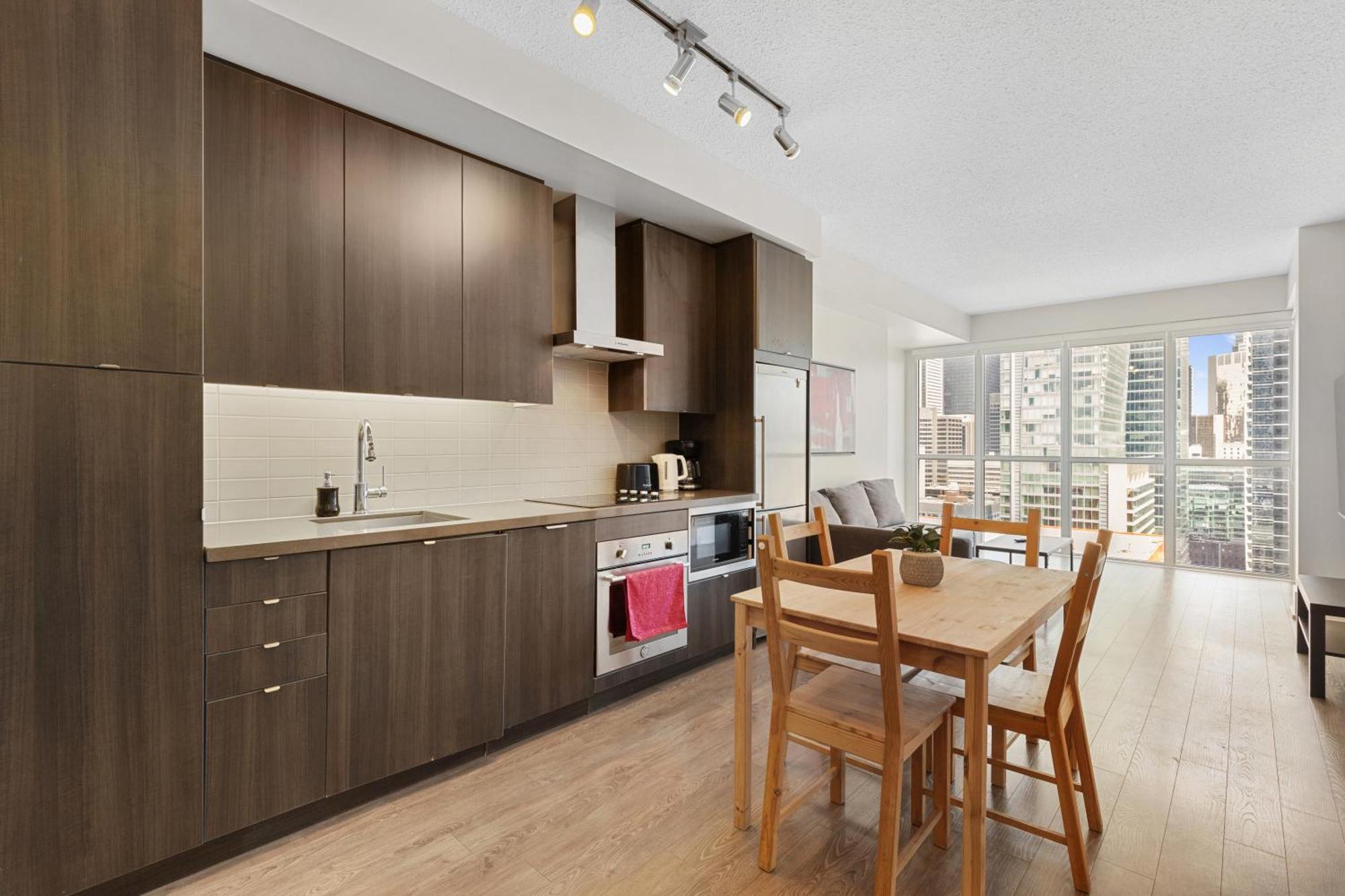 تورونتو 2Bedroom Cn Tower And Water Views - Free Parking - Rooftop Pool المظهر الخارجي الصورة