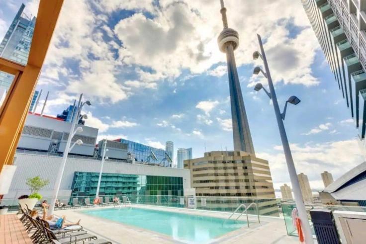 تورونتو 2Bedroom Cn Tower And Water Views - Free Parking - Rooftop Pool المظهر الخارجي الصورة