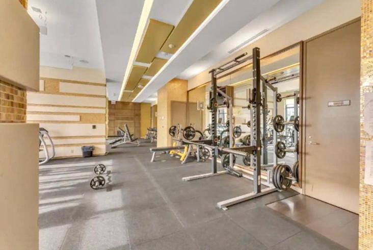 تورونتو 2Bedroom Cn Tower And Water Views - Free Parking - Rooftop Pool المظهر الخارجي الصورة