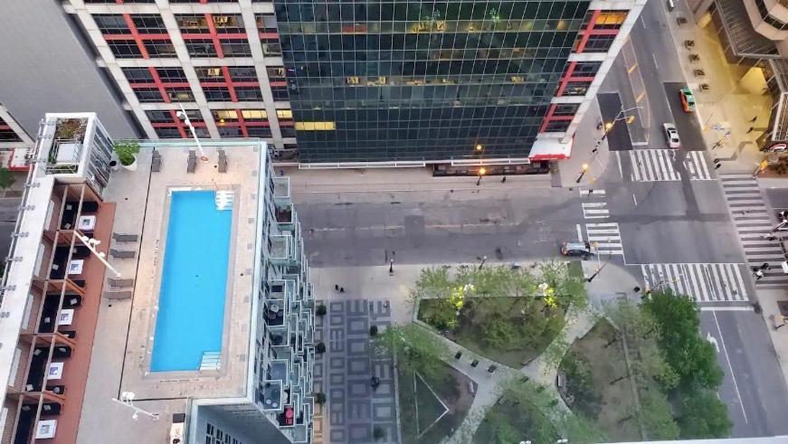تورونتو 2Bedroom Cn Tower And Water Views - Free Parking - Rooftop Pool المظهر الخارجي الصورة