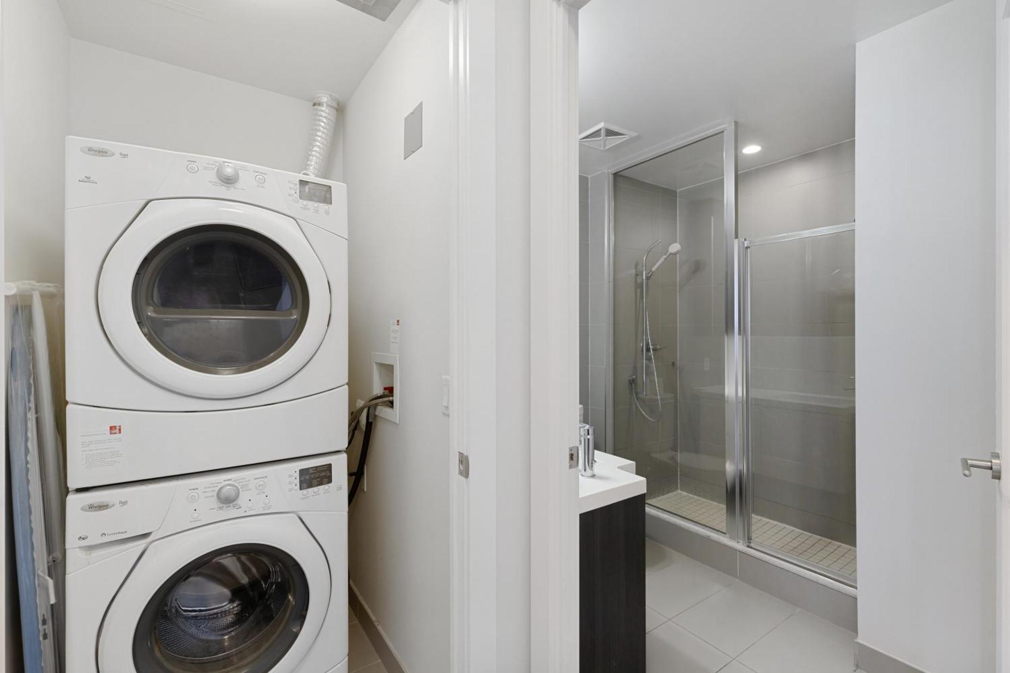تورونتو 2Bedroom Cn Tower And Water Views - Free Parking - Rooftop Pool المظهر الخارجي الصورة